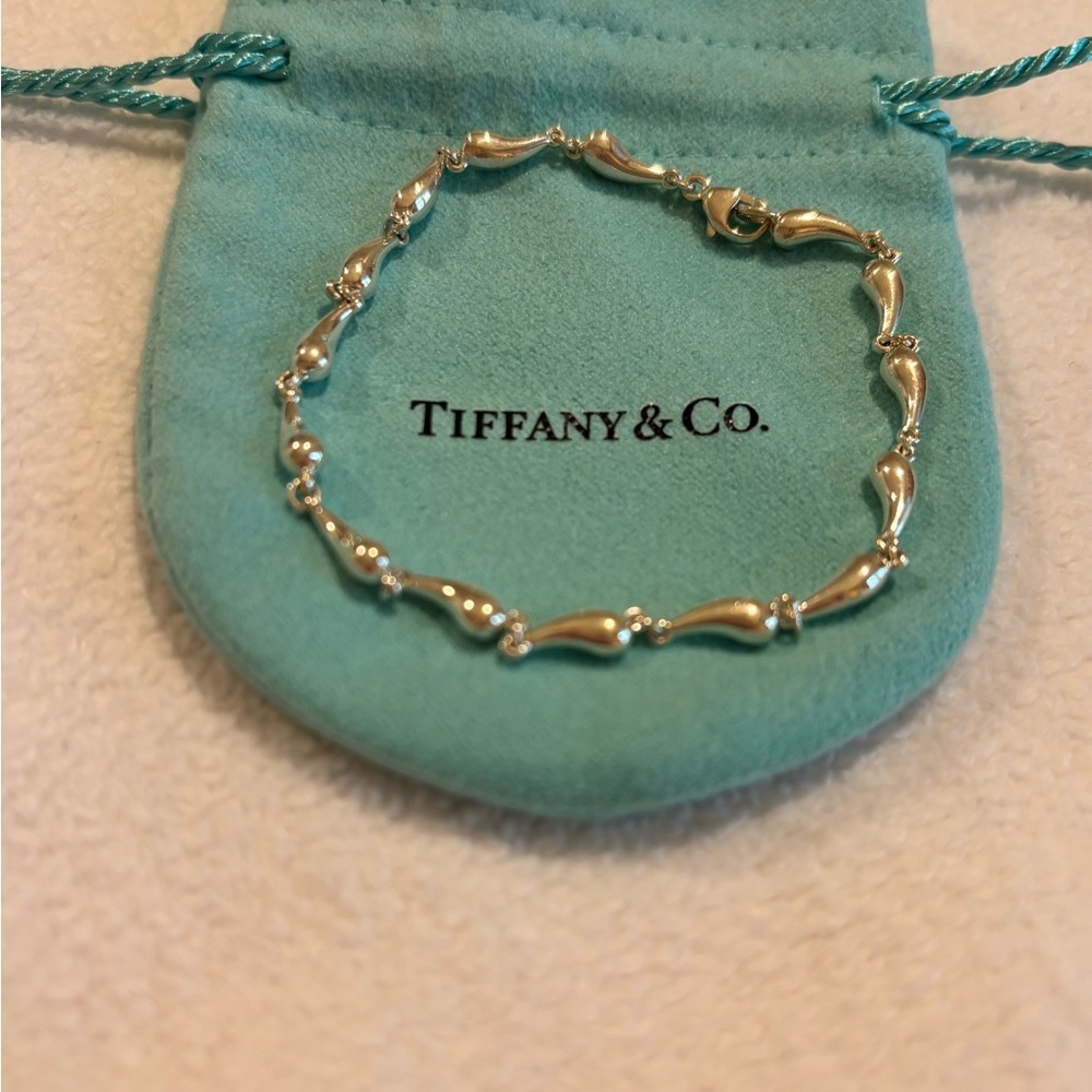 Tiffany & Co. Continuous Teardrop Bracelet